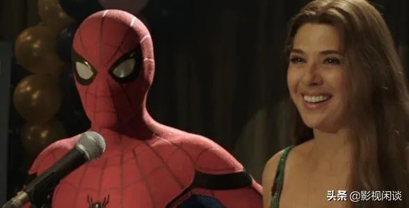 梅姨在《蜘蛛侠》第一部结尾知道了帕克的身份，第二部就这么坦然接受了吗？不担心吗？