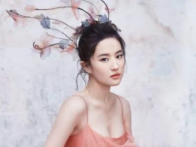 刘亦菲发文为唐嫣庆生，两人是如何认识的？有哪些合作？