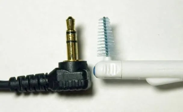 11招教你清洁电子设备：脏东西别用牙签挑