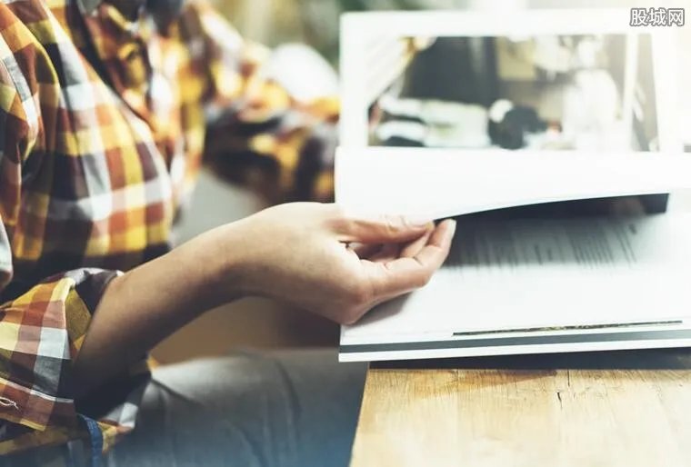 美女聊学习成网红 直播学习经验是赚钱新方法