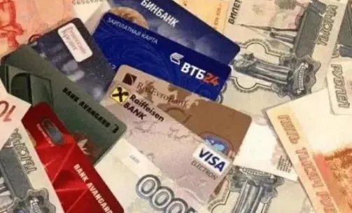 当年利用漏洞消费2300万信用卡的女孩,被抓后毫无偿还能力,现状如何?