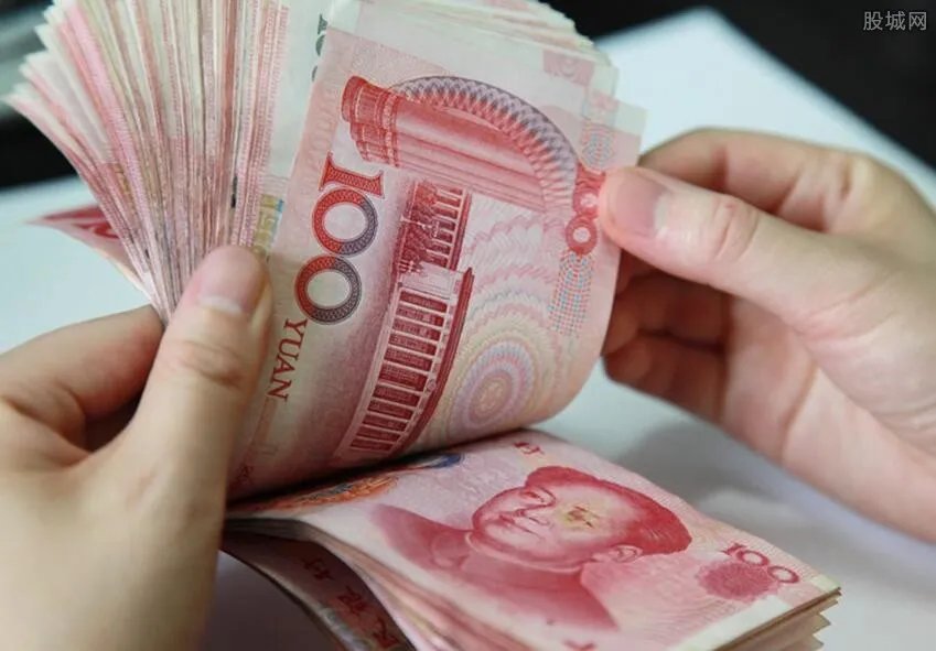 31省份上半年人均消费榜 哪个地方的人花钱最多？