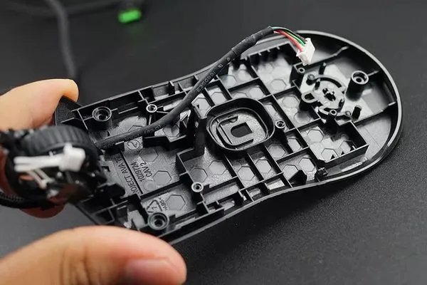 Razer Viper毒蝰游戏鼠标拆解评测