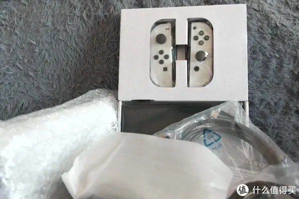 瞎摸瞎玩 篇二十八：来了来了，OLED来了——任天堂Switch OLED版本开箱与简单对比