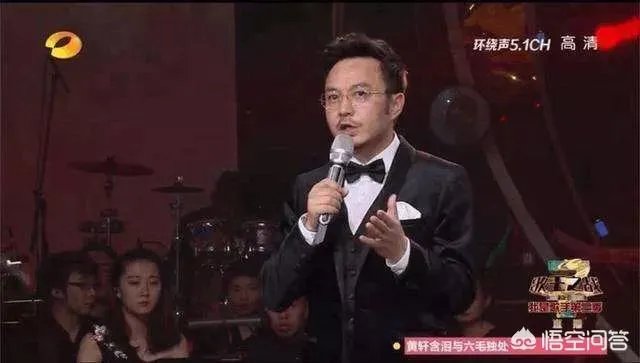 主持节目时高跟鞋掉了怎么办？