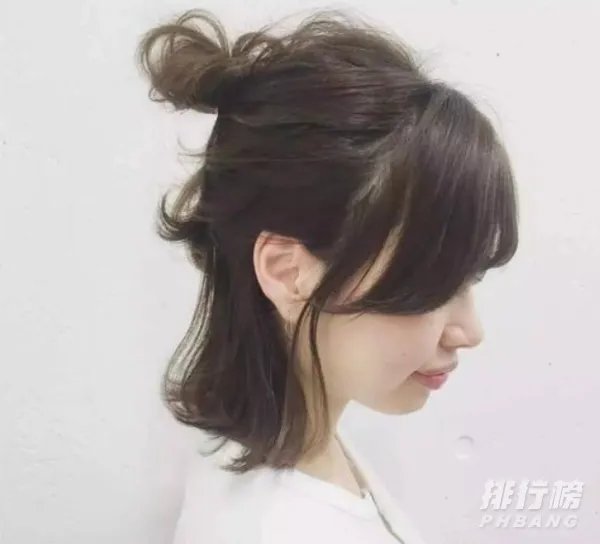 2020适合圆脸的发型有哪些_2020适合圆脸的发型女