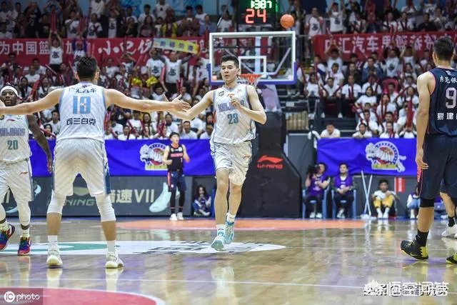 周琦加盟新疆男篮后，明年可能还广东一个4：0吗，你认为呢？