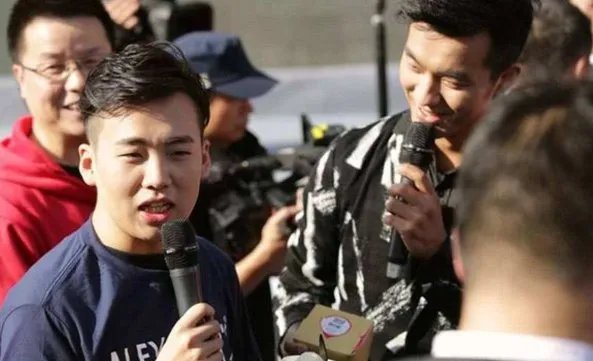 为什么郭麒麟现在登上了这么多的综艺，背后到底有谁在为其撑腰？