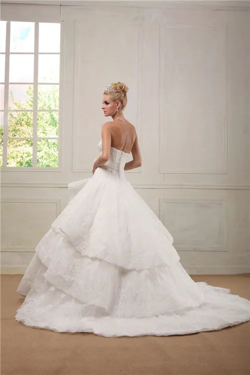 西安婚纱礼服租赁一般多少钱   租赁婚纱礼服要注意什么