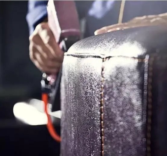 他坚持创业30年，从几间铁皮厂房到年产值数十亿！