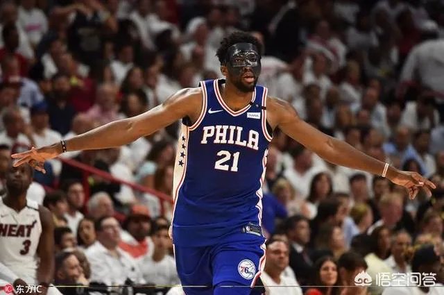 白边自称是传统中锋代表，曾经和恩比德大打口水战，今天两人场上相遇，结果如何？