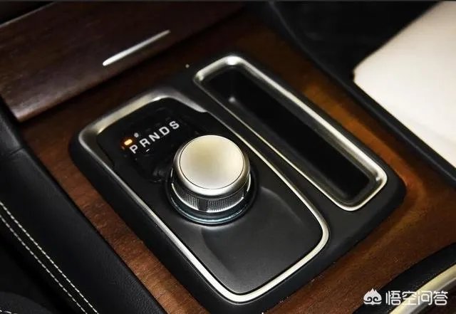 克莱斯勒300C怎么样，值得入手吗？