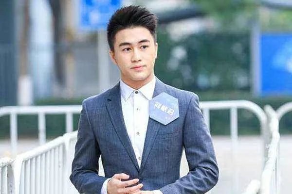 如何看待何猷君发文辟谣患新冠肺炎这件事情？