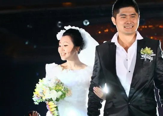 潘长江女婿身份曝光，背景大有来头，难怪女儿被称“潘十亿”，他女婿是谁？