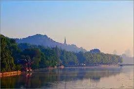 西湖最盛为春为月全文怎么翻译？