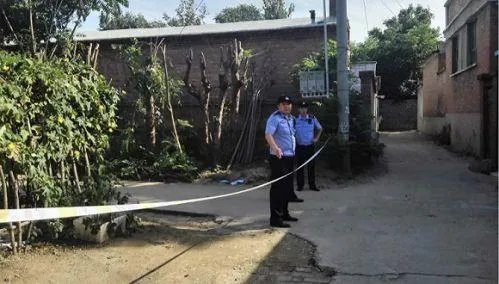 河北一中学外发生无故行凶事件，3名学生受伤，行凶者是否患有精神疾病？